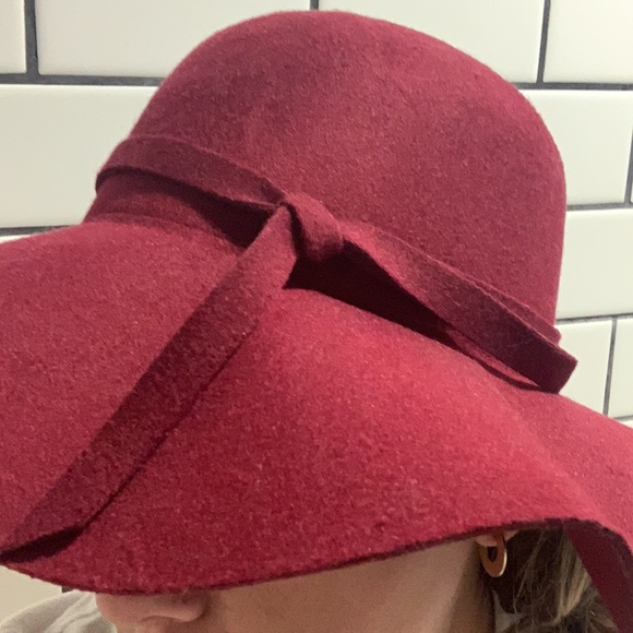 Maroon Hat - Picture 1 of 3